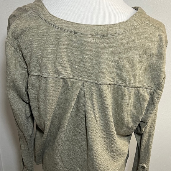 Marled Tie Hem Button Front Crepe Top‎ Size Large Roll Tab Sleeves V Neck A3 - Picture 2 of 12